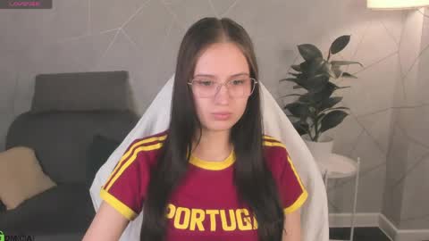Snapshot of miaa_hill chatting on April 16, 11:33 am Mia online show from April 16, 11:33 am