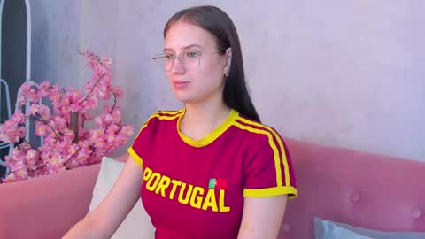 Snapshot of miaa_hill chatting on May 3, 9:26 am Mia online show from May 3, 9:26 am