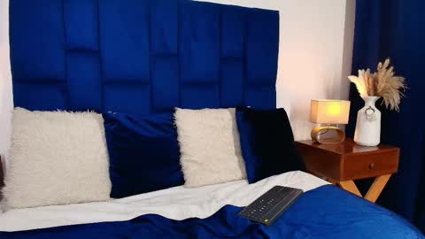 Mia online show from October 14, 6:52 pm