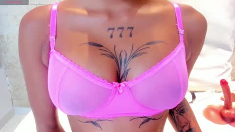 Snapshot of miaa_roldan chatting on February 4, 7:11 pm Miaa online show from February 4, 7:11 pm