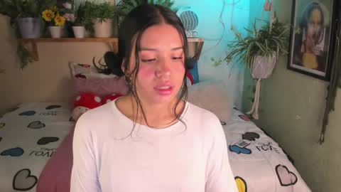 Snapshot of miaa_rose__ chatting on April 22, 12:24 am Miaa online show from April 22, 12:24 am