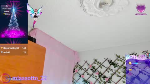 Snapshot of miaa_sotto chatting on December 9, 6:45 am Maria Fernanda online show from December 9, 6:45 am