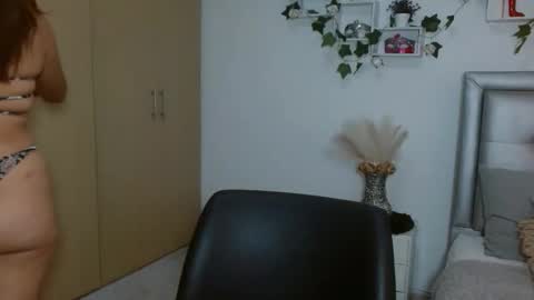 Snapshot of miaa_star_1x chatting on March 17, 9:45 am miaa_star_1x online show from March 17, 9:45 am