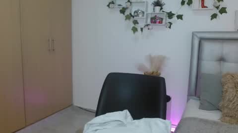 Snapshot of miaa_star_1x chatting on May 11, 10:21 am miaa_star_1x online show from May 11, 10:21 am