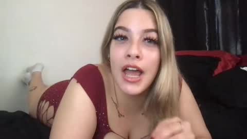 Mia Moji online show from October 22, 1:44 pm