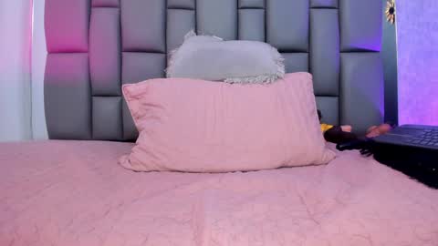 Snapshot of miaabrown__ chatting on January 13, 12:02 pm Mia online show from January 13, 12:02 pm