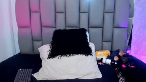 Snapshot of miaabrown__ chatting on January 21, 12:07 pm Mia online show from January 21, 12:07 pm