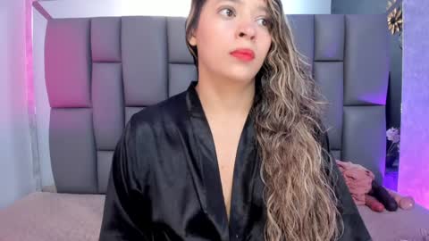 Snapshot of miaabrown__ chatting on February 1, 12:05 pm Mia online show from February 1, 12:05 pm