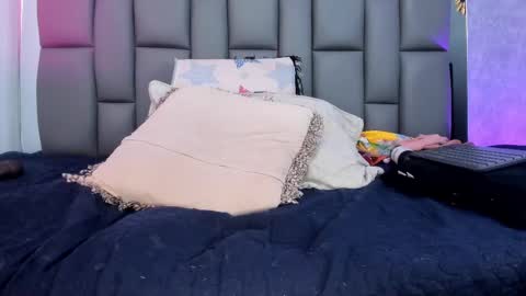 Snapshot of miaabrown__ chatting on February 28, 3:15 pm Mia online show from February 28, 3:15 pm