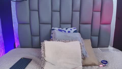 Snapshot of miaabrown__ chatting on September 9, 12:05 pm Mia online show from September 9, 12:05 pm