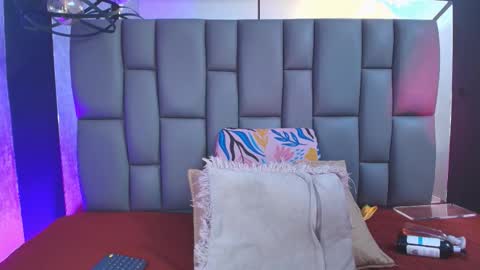 Snapshot of miaabrown__ chatting on September 11, 12:05 pm Mia online show from September 11, 12:05 pm