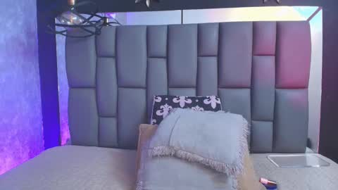 Snapshot of miaabrown__ chatting on September 15, 12:05 pm Mia online show from September 15, 12:05 pm