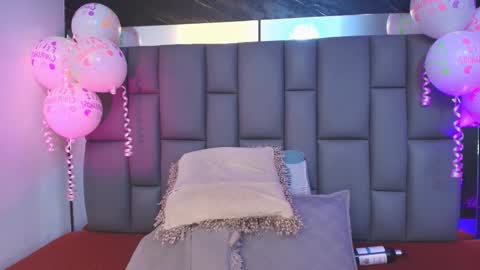 Snapshot of miaabrown__ chatting on October 11, 12:04 pm Mia online show from October 11, 12:04 pm