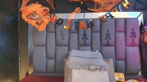 Snapshot of miaabrown__ chatting on October 22, 12:05 pm Mia online show from October 22, 12:05 pm