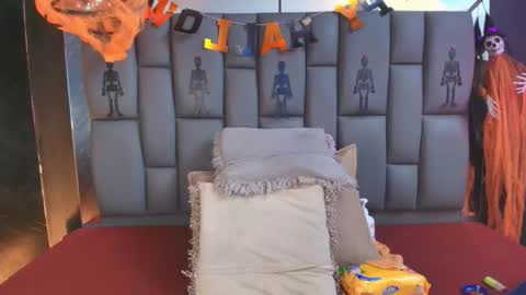 Snapshot of miaabrown__ chatting on October 23, 12:04 pm Mia online show from October 23, 12:04 pm