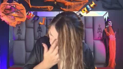 Snapshot of miaabrown__ chatting on October 29, 12:07 pm Mia online show from October 29, 12:07 pm