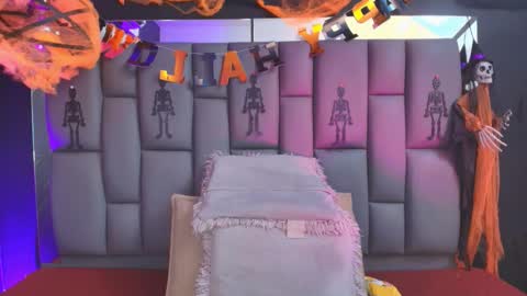 Snapshot of miaabrown__ chatting on October 30, 12:28 pm Mia online show from October 30, 12:28 pm