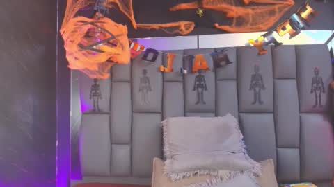 Snapshot of miaabrown__ chatting on November 1, 12:07 pm Mia online show from November 1, 12:07 pm