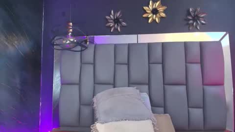 Mia online show from November 7, 12:05 pm