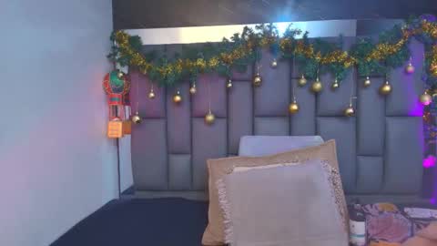 Mia online show from December 18, 12:00 pm