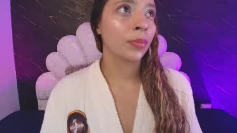 Mia online show from May 6, 12:10 pm