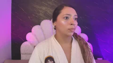 Snapshot of miaabrown__ chatting on May 26, 12:01 pm Mia online show from May 26, 12:01 pm