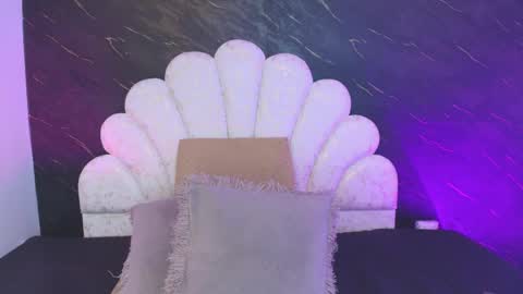 Snapshot of miaabrown__ chatting on May 28, 12:02 pm Mia online show from May 28, 12:02 pm