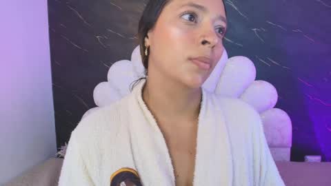 Snapshot of miaabrown__ chatting on May 31, 12:12 pm Mia online show from May 31, 12:12 pm