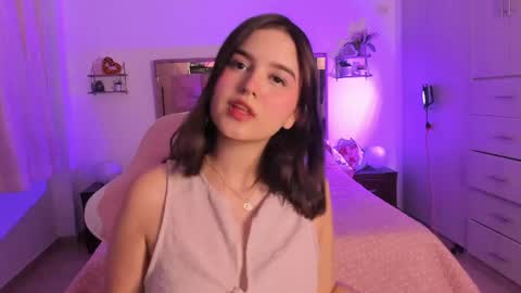 Snapshot of miaacute2 chatting on February 28, 11:39 pm Mia online show from February 28, 11:39 pm