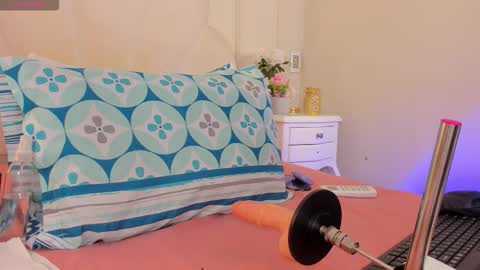 miaaffox online show from February 20, 7:58 pm