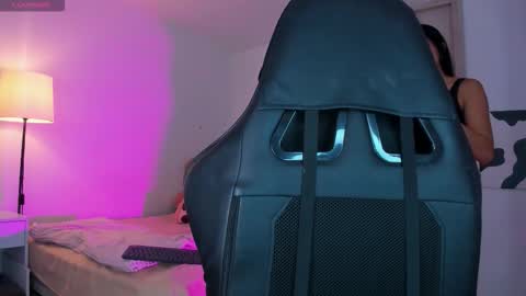 Mia online show from October 2, 8:05 pm