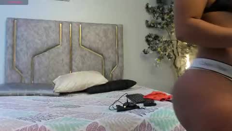 Snapshot of miaakittyy chatting on June 20, 12:08 pm miaakittyy online show from June 20, 12:08 pm