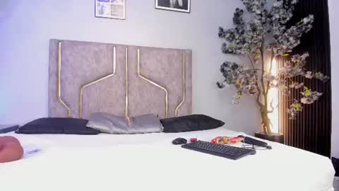 Snapshot of miaakittyy chatting on July 25, 11:41 am miaakittyy online show from July 25, 11:41 am