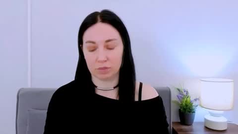 Mia online show from April 2, 3:20 pm