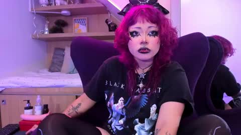 Mia online show from February 23, 12:37 pm