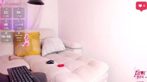 miaamillerr1 online show from March 25, 8:26 pm