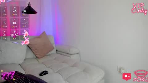 miaamillerr1 online show from March 30, 7:48 pm