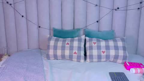 Snapshot of miaanderson__ chatting on December 16, 7:41 pm miaanderson__ online show from December 16, 7:41 pm