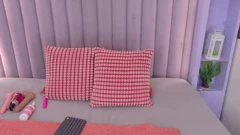 miaanderson__ online show from May 13, 12:46 pm