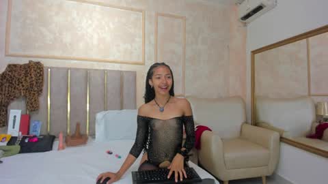 Miaasummer online show from May 4, 11:39 am