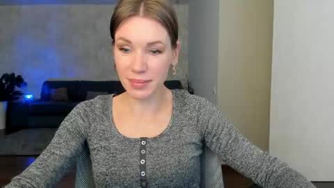 Mia online show from May 11, 4:40 am