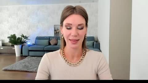 Mia online show from June 4, 5:02 am