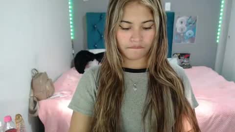 mia online show from August 3, 12:21 pm