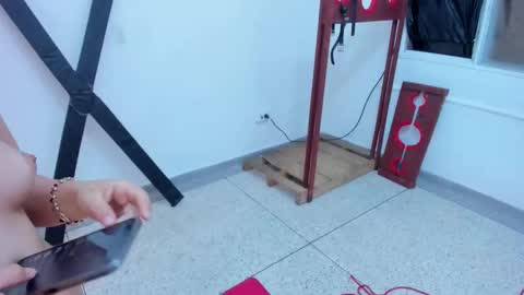 Mia and Max online show from March 15, 12:05 am