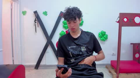 Mia and Max online show from March 22, 12:08 pm