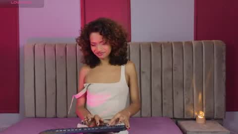 Snapshot of miablanc_cr chatting on April 7, 11:43 am MIABLANC CR online show from April 7, 11:43 am