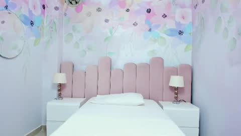Mia online show from July 15, 11:10 pm
