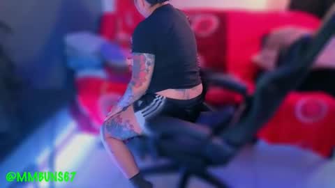 Mia online show from December 2, 1:00 am