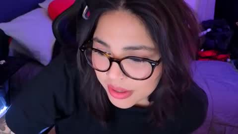 Snapshot of miacanela_xo chatting on February 24, 1:36 am Mia online show from February 24, 1:36 am