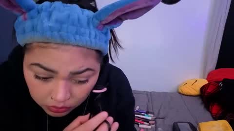 Snapshot of miacanela_xo chatting on March 2, 12:46 am Mia online show from March 2, 12:46 am